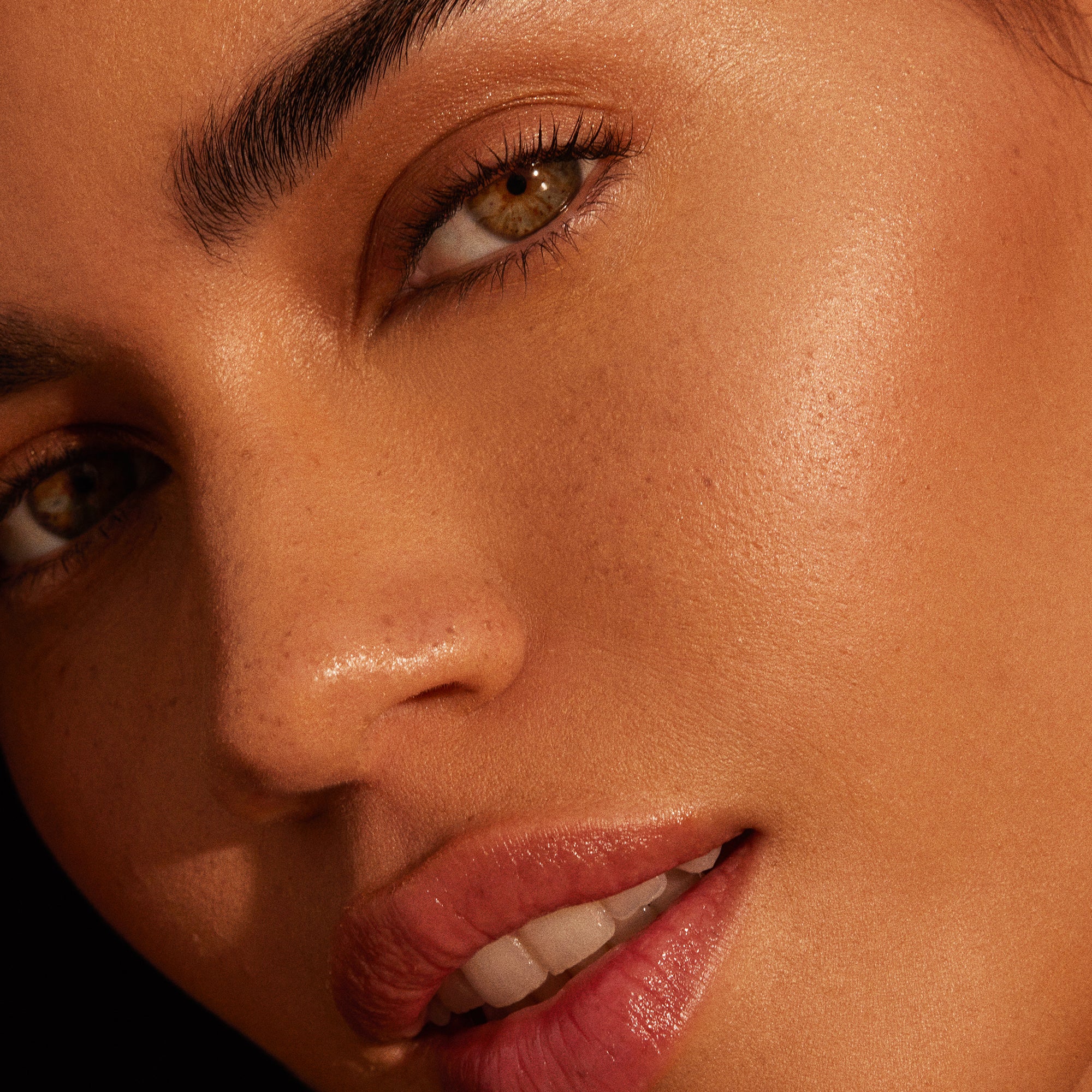 Ambient™ Lighting Palette | Multi-Dimensional Glow | Hourglass
